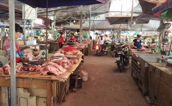 Khan hiếm lợn đen, nhiều tư thương nghỉ bán hàng