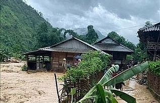 Dự báo thời tiết 2/7: Vừa hết nắng cháy, miền Trung lại đối mặt nguy cơ lũ quét, sạt lở đất