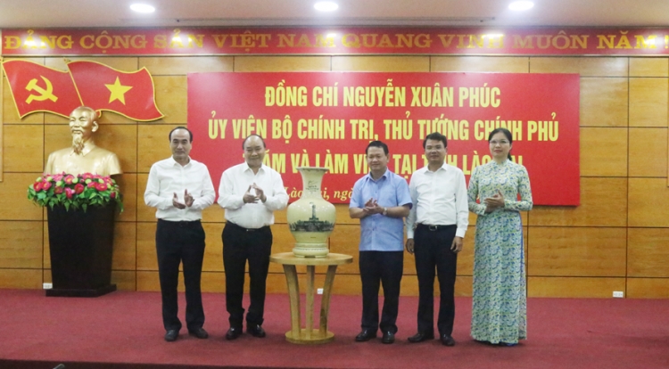 thu tuong chinh phu nguyen xuan phuc lam viec voi lanh dao chu chot tinh lao cai