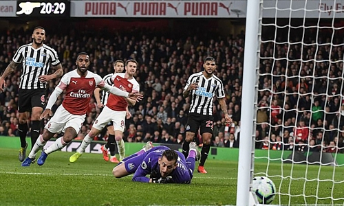 Arsenal vào top 3 Ngoại hạng Anh