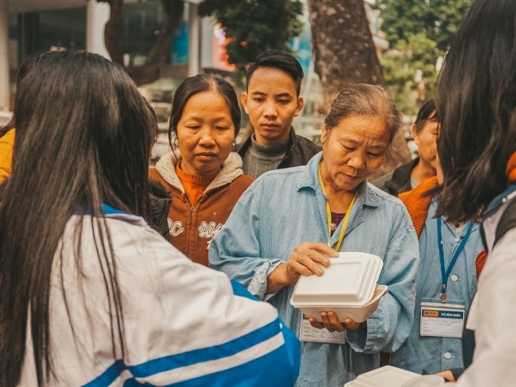 tinh nguyen tre lan toa tet se chia yeu thuong