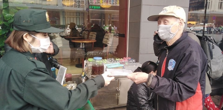 75000 khau trang phat mien phi cho nguoi dan ha noi