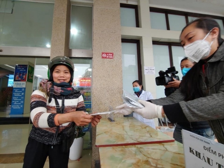 75000 khau trang phat mien phi cho nguoi dan ha noi