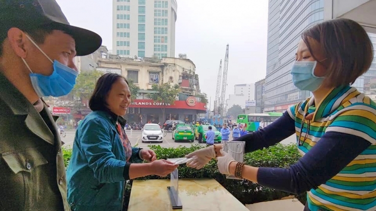75000 khau trang phat mien phi cho nguoi dan ha noi
