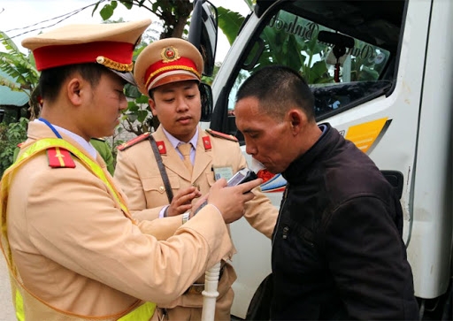 moi nguoi se duoc dung mot ong thoi moi khi csgt kiem tra nong do con