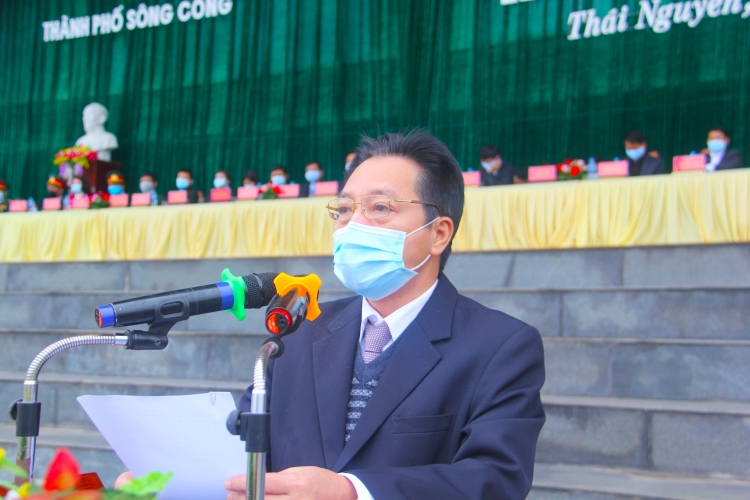 thanh nien tp song cong hao huc len duong nhap ngu bao ve to quoc