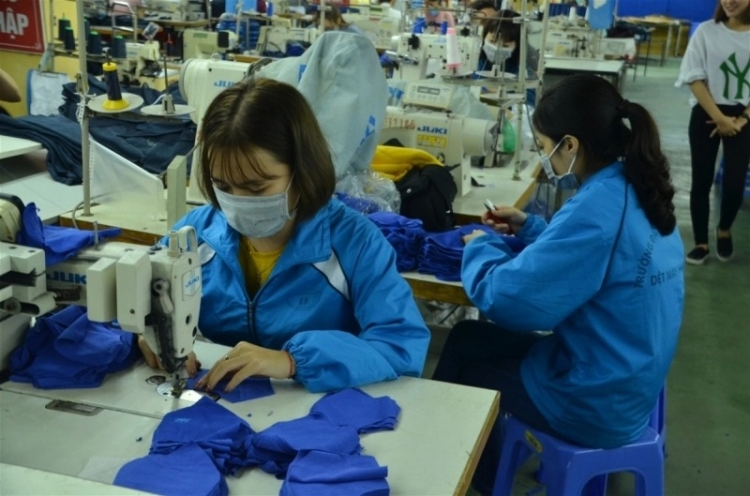 san xuat khau trang khang khuan phat mien phi cho hoc sinh sinh vien