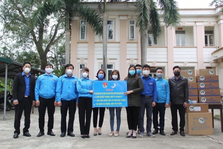 vinh phuc thanh nien ho tro nguoi dan huyen binh xuyen chong dich covid 19