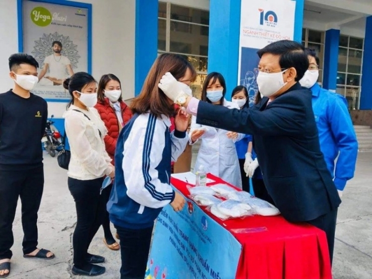 tuoi tre dai hoc su pham nghe thuat trung uong chung tay phong chong covid 19