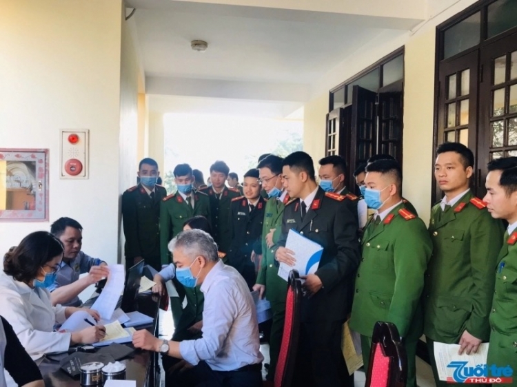 thanh nien cong an quan tay ho hien mau tinh nguyen