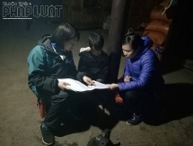 Giáo viên vùng cao vượt rừng phát bài tập cho học sinh ‘thời Corona’