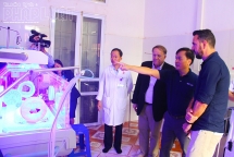 Trao thiết bị y tế trị giá 250 triệu đồng cho Trung tâm Y tế huyện Văn Yên, Yên Bái