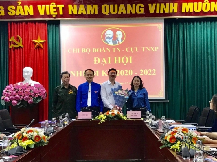 dong chi nguyen duc ngoc duoc bau giu chuc bi thu chi bo