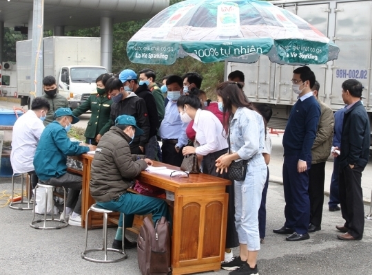 Yên Bái: Người dân vùng dịch về quê ăn Tết phải kiểm tra thân nhiệt và khai báo y tế