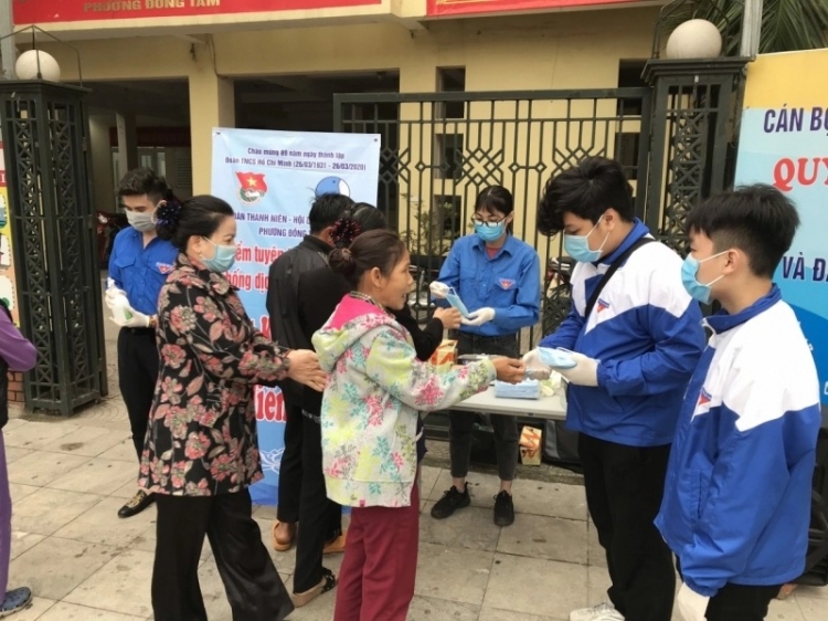 Tuổi trẻ Thủ đô đồng loạt ra quân vệ sinh môi trường đẩy lùi dịch bệnh tuoi tre thu do dong loat ra quan ve sinh moi truong day lui dich benh