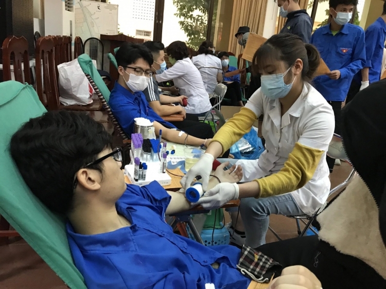 thanh nien huyen thuong tin hien mau tinh nguyen