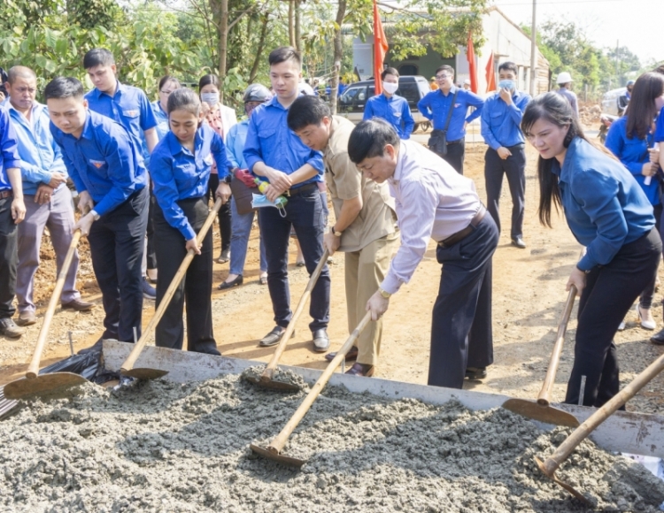 tuoi tre sang tao thuc hien cac hoat dong trong thang thanh nien