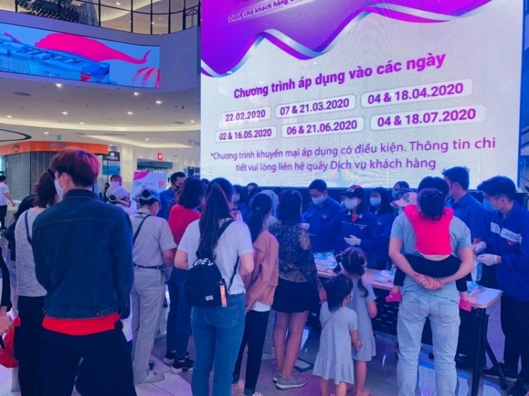 tuoi tre ha dong tang 1000 khau trang de phong dich