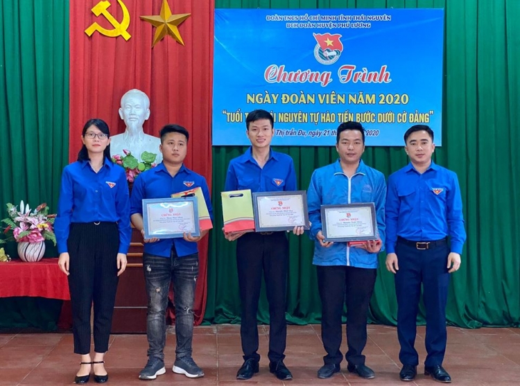 Trao chứng nhận cho 3 tấm gương người tốt việc tốt tỉnh Thái Nguyên