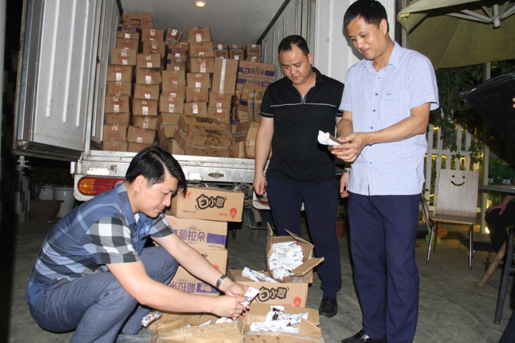 Lào Cai: Bắt giữ 12.400 que kem không rõ nguồn gốc xuất xứ