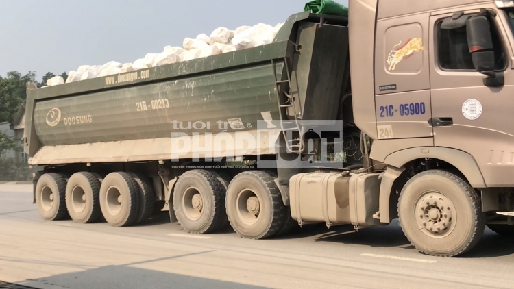 Yên Bái: Xe quá tải "tàng hình" qua 3 đội CSGT dọc quốc lộ 2D