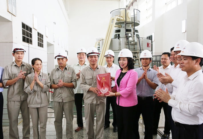 Đoàn công tác Thành ủy Hà Nội thăm và tặng quà tại Yên Bái