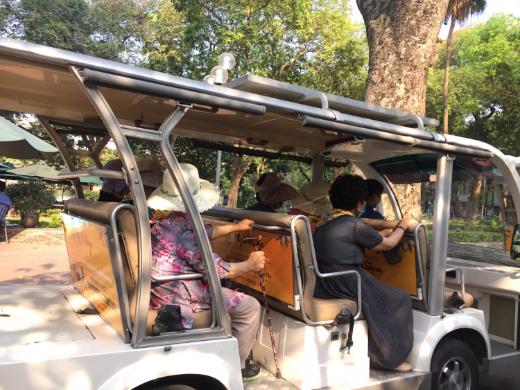 Đôi điều về dịch vụ du lịch bằng xe điện tham quan mùa nắng nóng