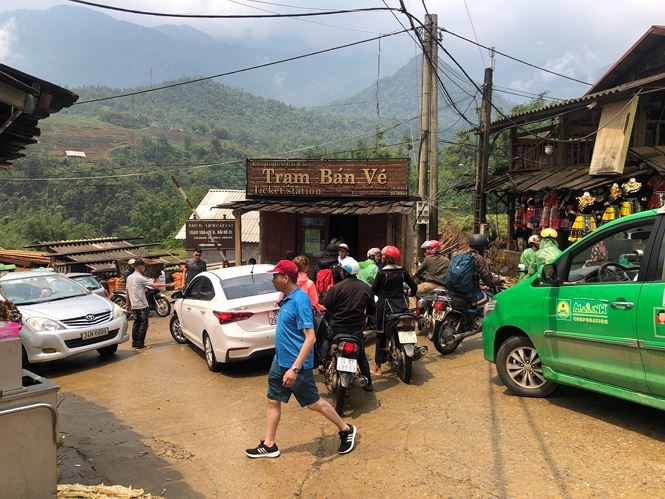 Hàng chục nghìn du khách đổ về Sa Pa dịp nghỉ lễ 30/4 và 1/5