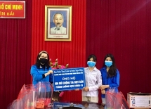 Học sinh Yên Bái dành tiền tự làm 900 mũ chắn giọt bắn ủng hộ chống dịch Covid-19