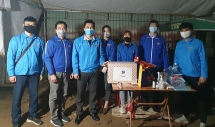 Phó Bí thư Thành đoàn Hà Nội thăm chốt trực phòng chống dịch huyện Đông Anh