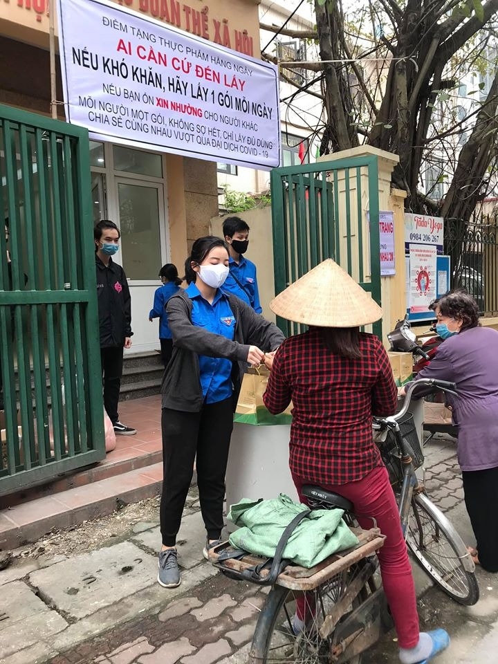 tuoi tre thanh xuan phat suat an mien phi cho nguoi ngheo