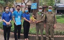 quan doan hoang mai tham tang qua thanh nien tinh nguyen