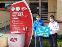Tỉnh đoàn Yên Bái trao trạm rửa tay dã chiến phục vụ người dân tại Trung tâm hành chính công