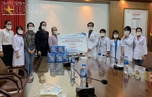 Trao 35.000 hộp khẩu trang Karofi cho đội ngũ y bác sĩ trên cả nước chống dịch Covid-19