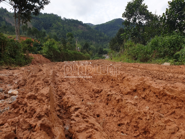 yen bai gan 2km duong lien xa nhieu nam chua duoc be tong hoa tai xa nong thon moi