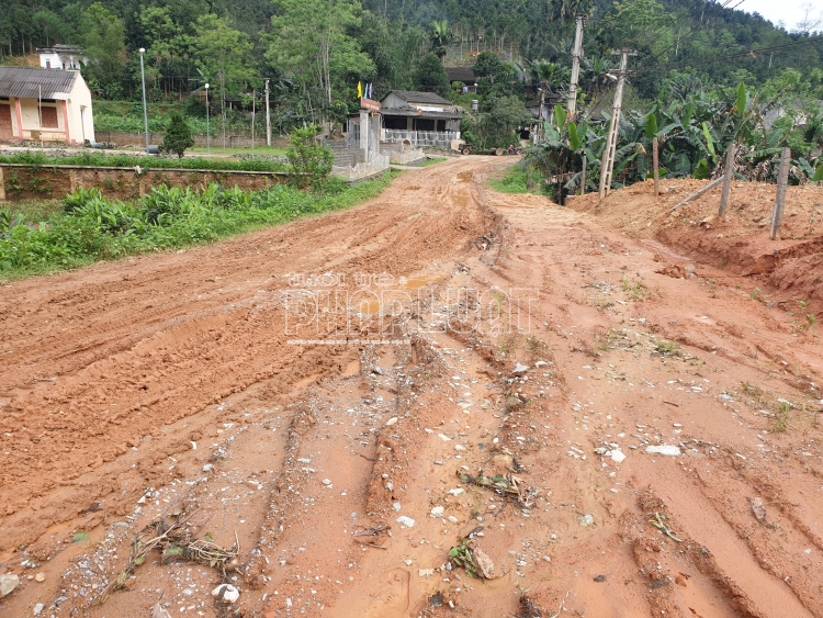 yen bai gan 2km duong lien xa nhieu nam chua duoc be tong hoa tai xa nong thon moi