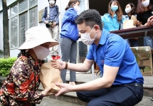 Những "bữa cơm" nghĩa tình trong đại dịch Covid-19