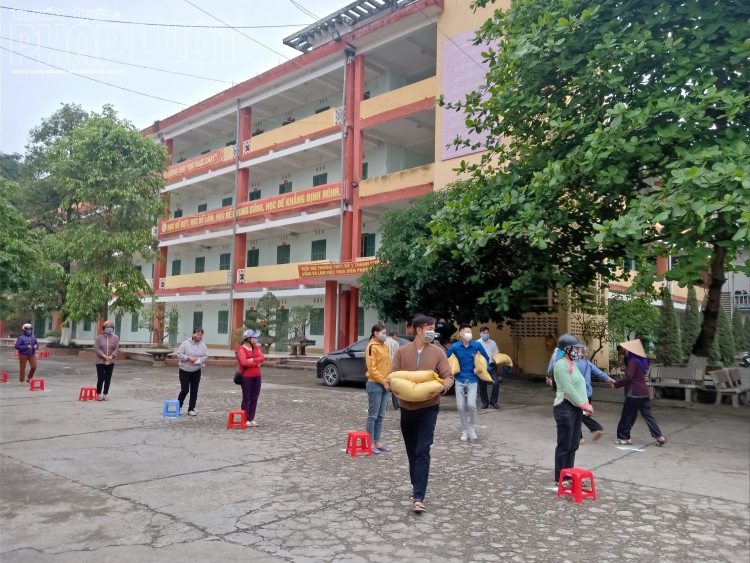 xuat hien may atm gao mien phi dau tien tai vung tay bac do hoc sinh nghien cuu che tao