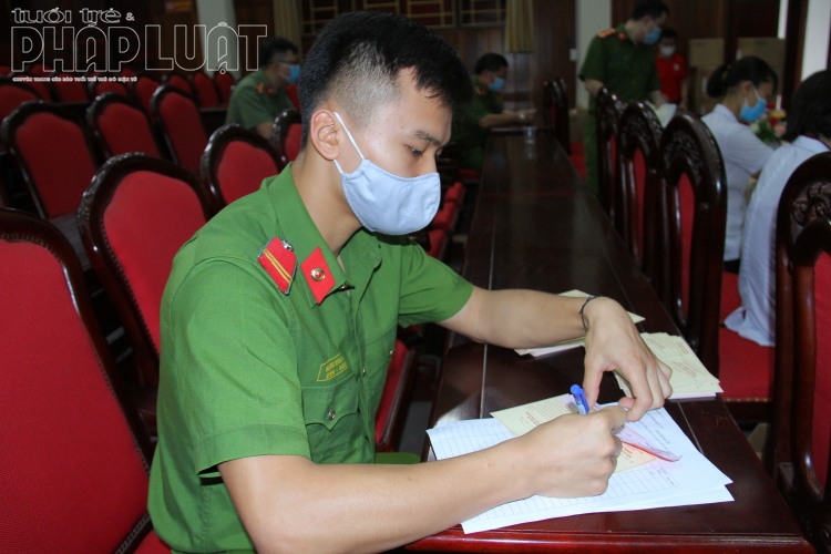 cong an tinh lao cai hien hon 380 don vi mau trong mua covid 19