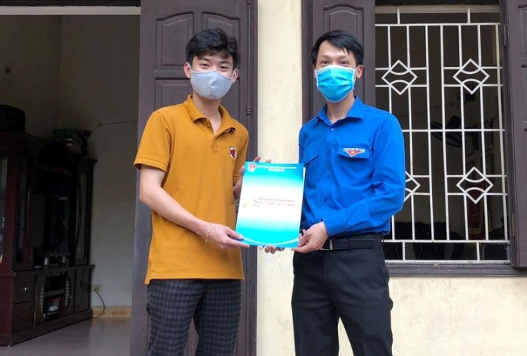 quan doan hoang mai tang qua thanh nien tinh nguyen phuc vu tai khu cach ly