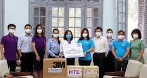 Hội Thầy thuốc trẻ Việt Nam: Trao tặng y, bác sĩ hàng nghìn khẩu trang, găng tay, buồng khử khuẩn