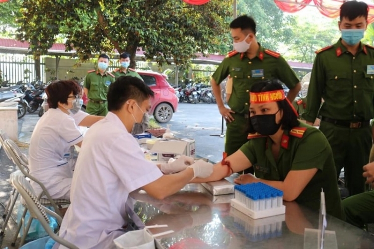 tuoi tre cong an chuong my phat dong phong trao hien mau tinh nguyen