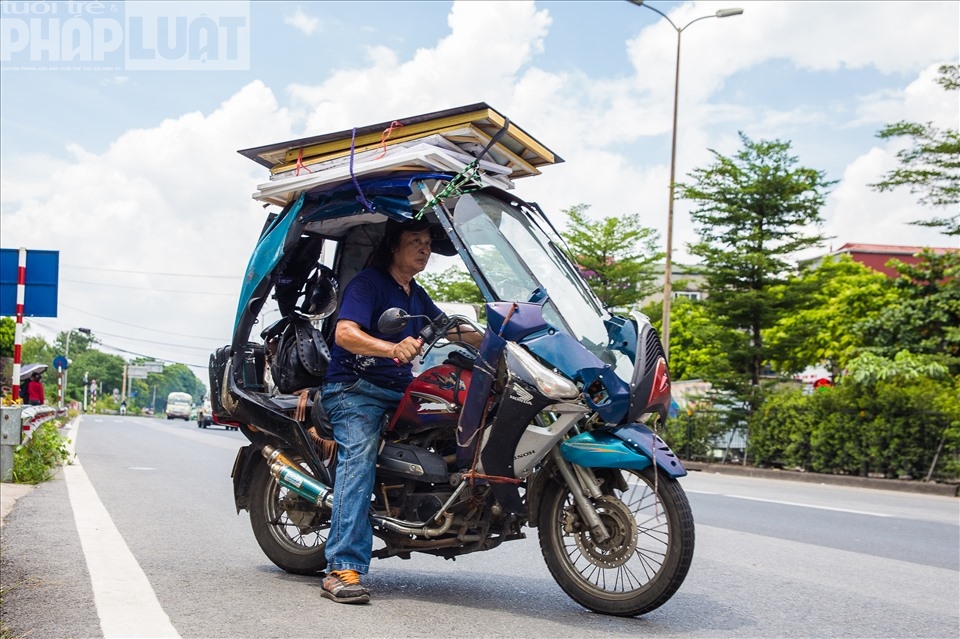 Người hoạ sĩ vẽ tranh trên cầu Long Biên ra mắt tác phẩm mới