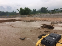 Yên Bái: Lũ lên bất thường ảnh hưởng đến việc thi công cầu Thia