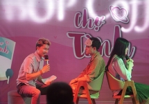 Hẹn hò giấu mặt tại phiên "Chợ tình" ở Học viện Báo chí và Tuyên truyền