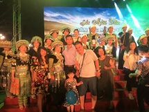 Mang nét đặc sắc bản làng người H