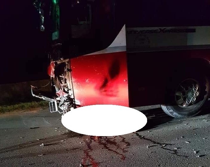 Xe khách Du Tuyết tông xe máy làm 2 học sinh tử vong trong đêm