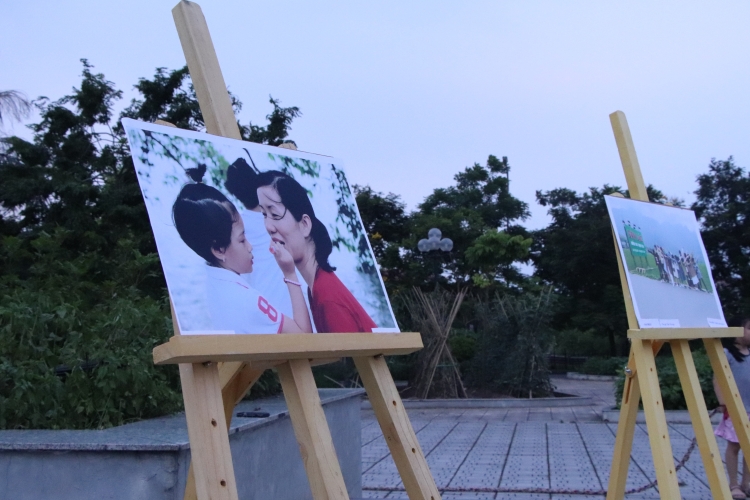 Triển lãm ảnh “Đừng để công nghệ làm chủ chúng ta”