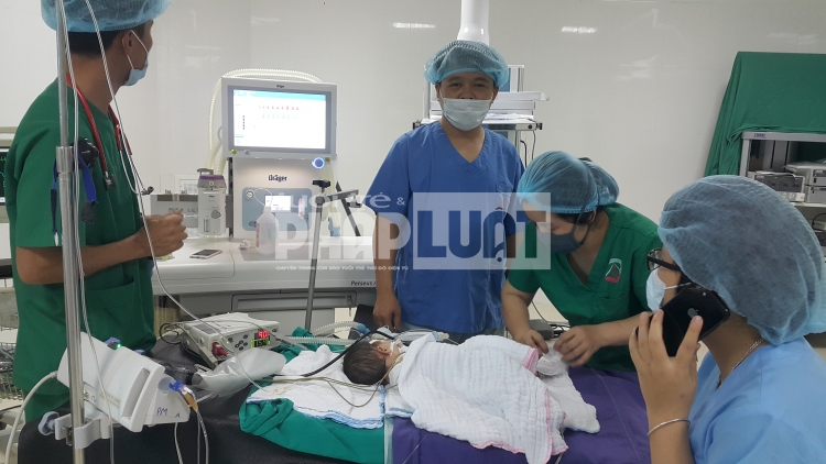 Bệnh viện sản nhi Lào Cai phẫu thuật thành công thoát vị cơ hoành cho bé