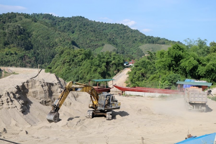 lao cai chi duoc phep khai thac cat trong khoang gio hanh chinh